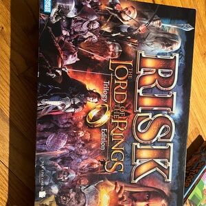 Hasbro Risk: The Lord of the Rings Trilogy Edition - Multicolor